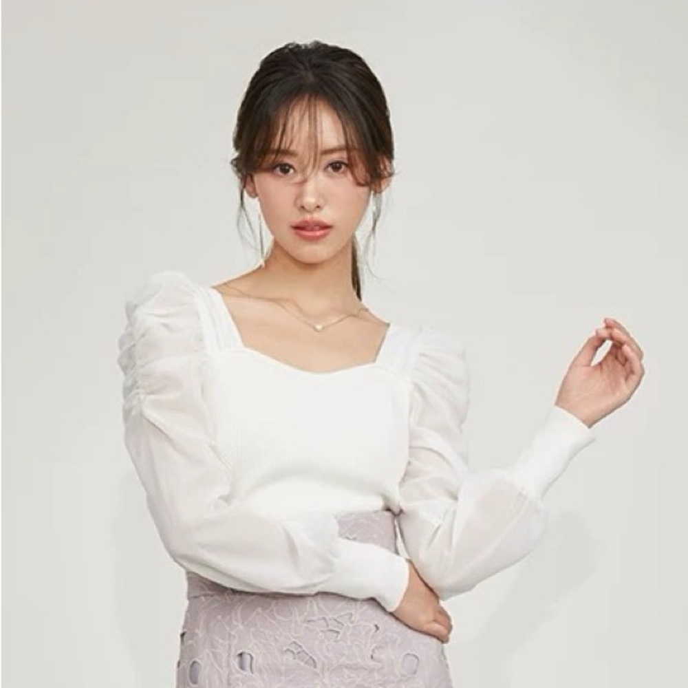 SNIDEL Gathered Sleeve Knit Pullover (New w/o Tag)